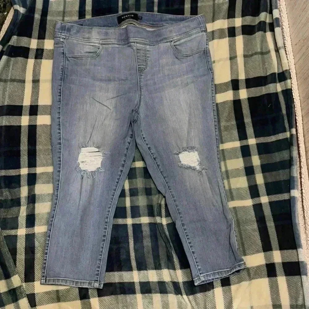 NWOT Women’s Torrid Lean Jean Crop